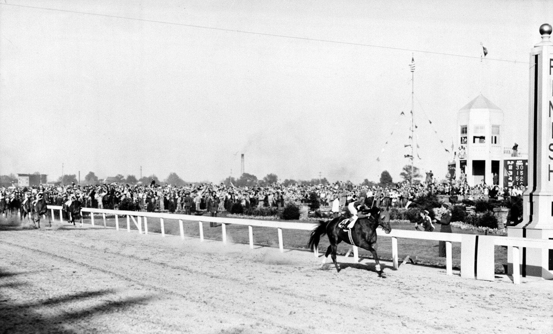 1941: Whirlaway has easy start to Triple Crown with win at Kentucky Derby